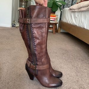 Beautiful Arturo Chiang heeled boots with buckle detail.